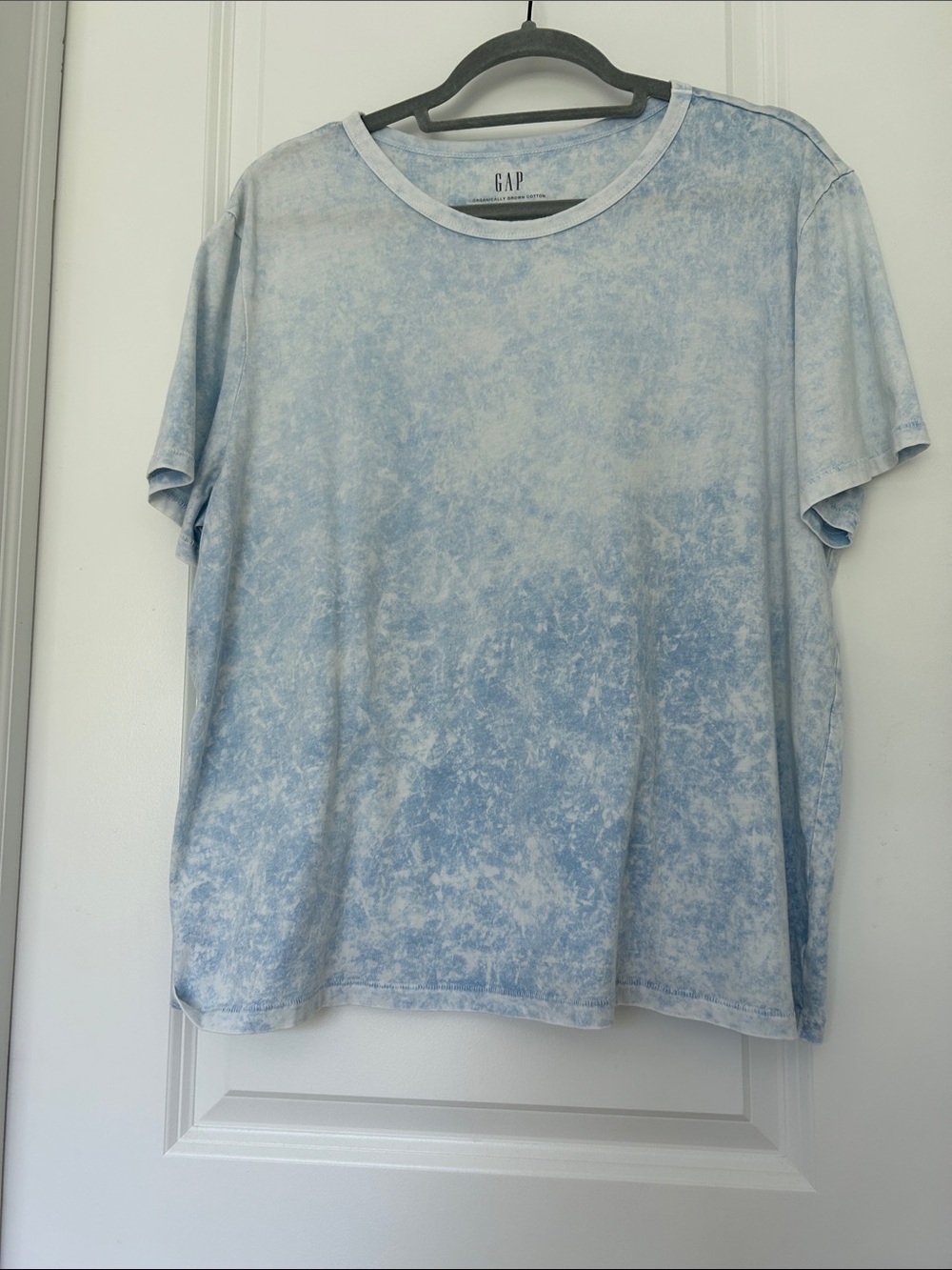 GAP women’s Tie dye Blue cotton tee